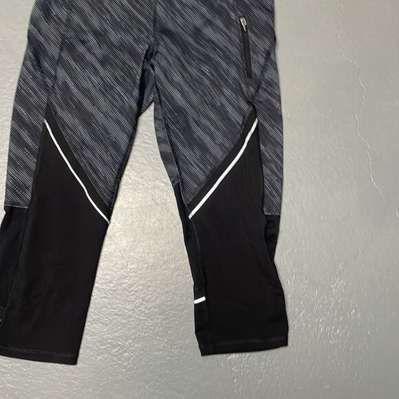 Champion Women's Capri Leggings Compression Fitness Size Medium - Picture 3 of 7